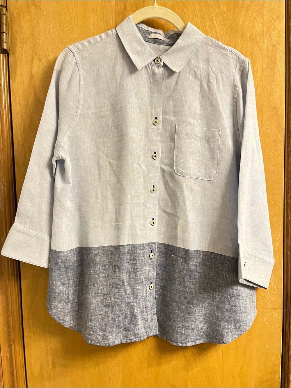Chico’s Blue Two-tone Linen Button-Up 4/6
